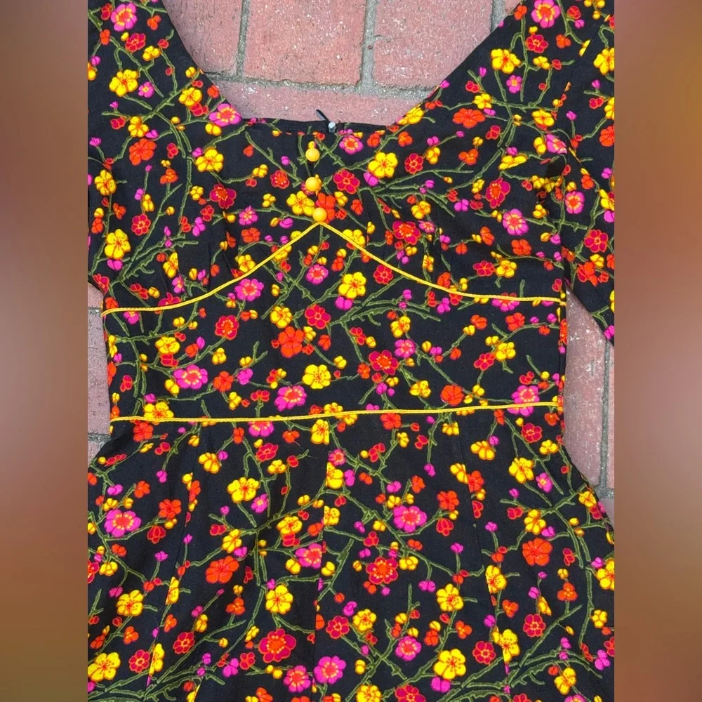70s Vintage Micro Mini acrylic barkcloth long sleeved dress w. bright flowers XS - Picture 3 of 8